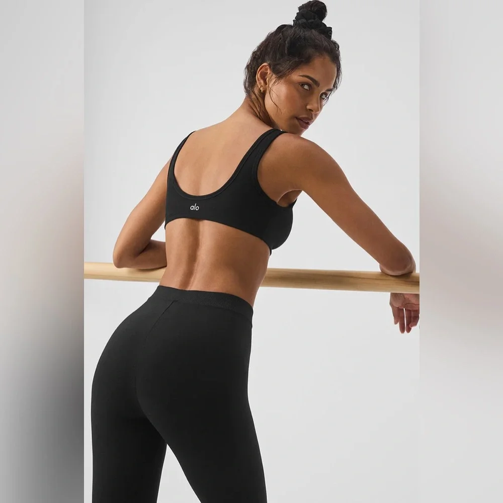 ALO YOGA | ✨NEW✨ Alosoft Center Stage Bra in Black